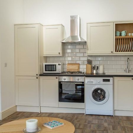 Stylish Apartment Close To Gloucester Quays & Docks Экстерьер фото